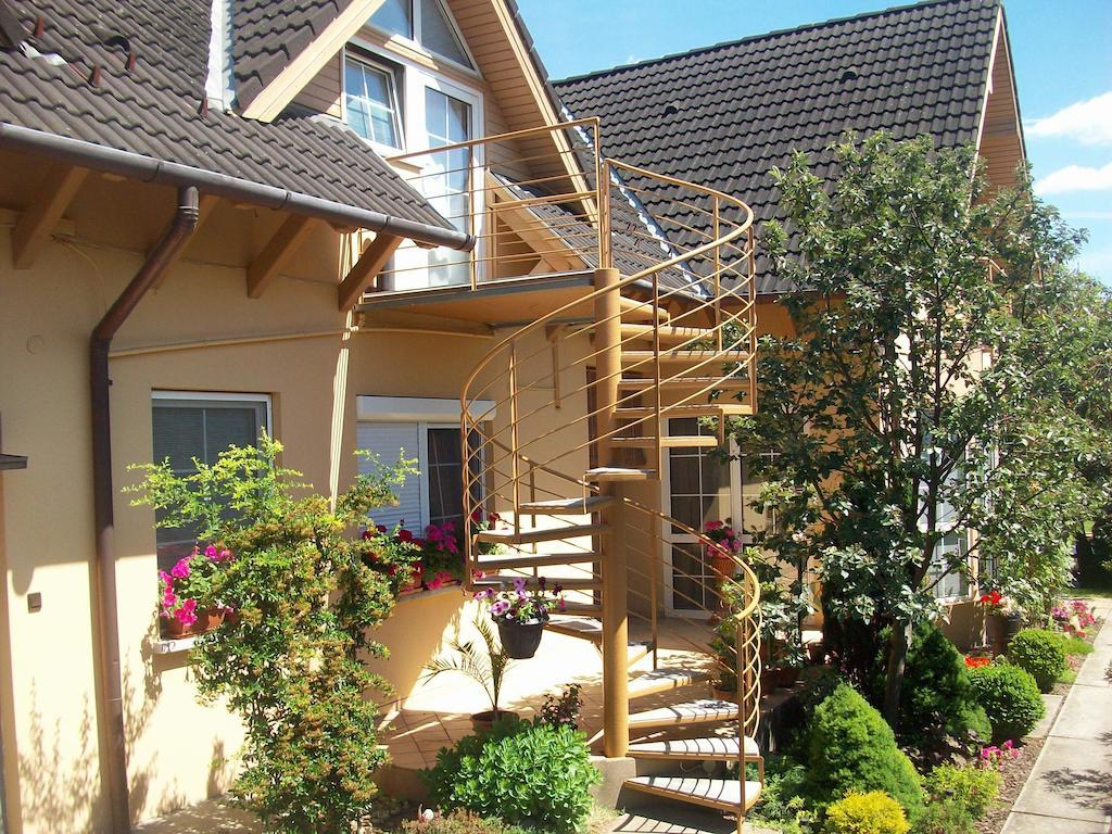 APARTMAN SOÓS -- Only for relaxation, not for party! Siófok Exterior foto
