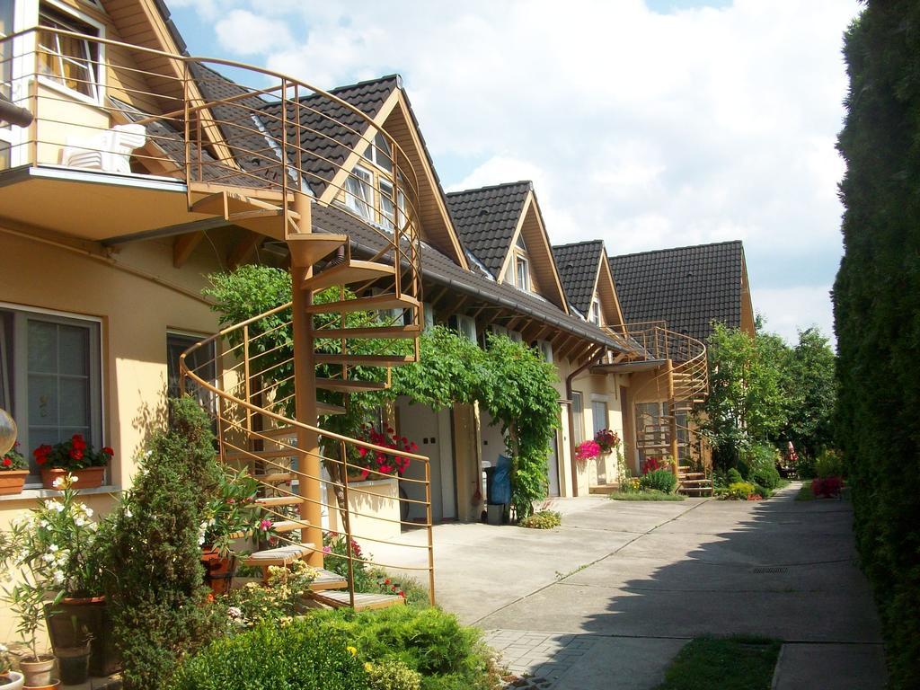 APARTMAN SOÓS -- Only for relaxation, not for party! Siófok Exterior foto